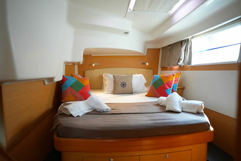 Naples Catamaran 4 cabin 8 berths 8 guests 13.61 m Listing Number: #22614 3