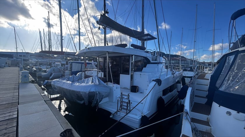 Cogolin Catamaran 3 cabin 6 berths 6 guests 12.31 m Listing Number: #22640 3