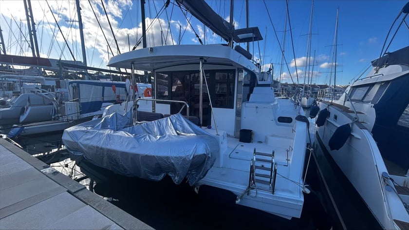 Cogolin Catamaran Cabine 3  6  slaapplaatsen 6  gasten 12.31 m Lijstnummer: #22640 4