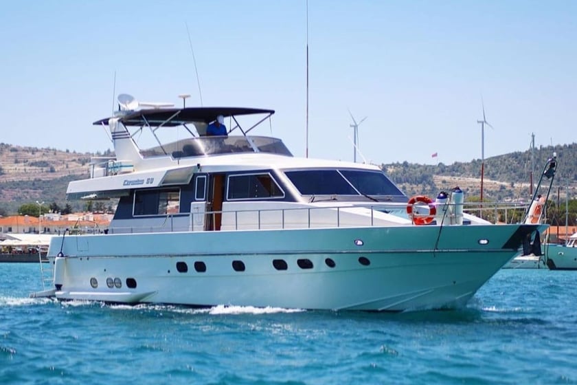 İzmir Motoryat 3 kabin Konaklama 8 kişi Seyir 12 kişi 21 m İlan No: #22645
