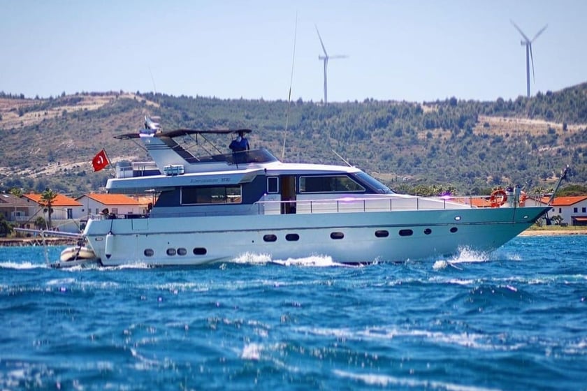 İzmir Motoryat 3 kabin Konaklama 8 kişi Seyir 12 kişi 21 m İlan No: #22645 2