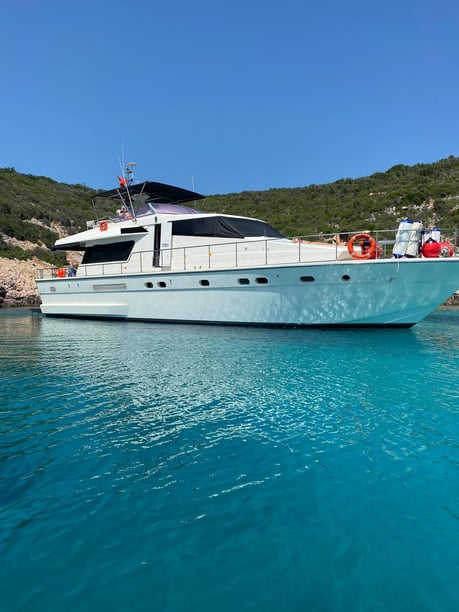 Cesme Yacht à moteur Cabine 2  Couchettes 6  Invités 12  18 m Numéro de l'annonce: #22648