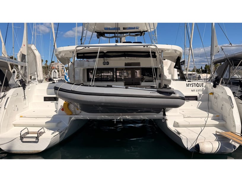 Gouvia Catamarano cabina 4  cuccette 12  12  ospiti 13.99 m Numero dell'inserzione: #22670