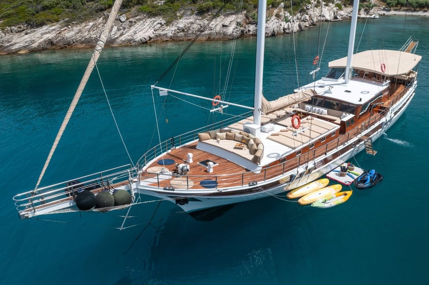 Split Gulet 6 cabin 12 berths 12 guests 44 m Listing Number: #22683 3