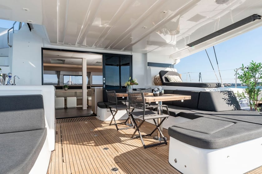 Split Catamaran 7 cabin 12 berths 12 guests 16.9 m Listing Number: #22693 4