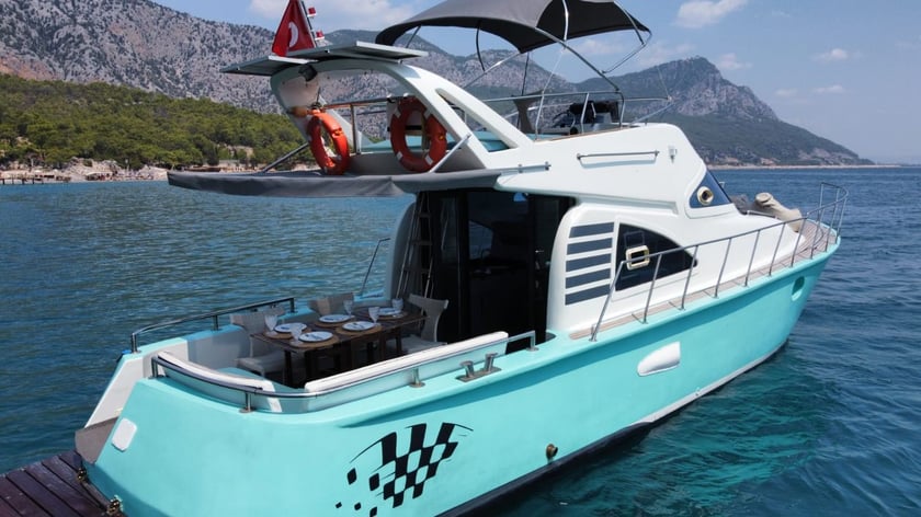 Antalya Motoryat 2 kabin Konaklama 4 kişi Seyir 6 kişi 14 m İlan No: #22710 3