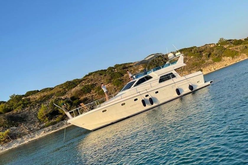 Cesme Yacht à moteur Cabine 3  Couchettes 6  Invités 10  17 m Numéro de l'annonce: #22711