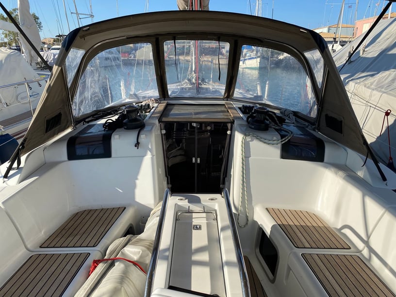 Lavrion Zeilboot Cabine 3  8  slaapplaatsen 8  gasten 12.76 m Lijstnummer: #22722 4