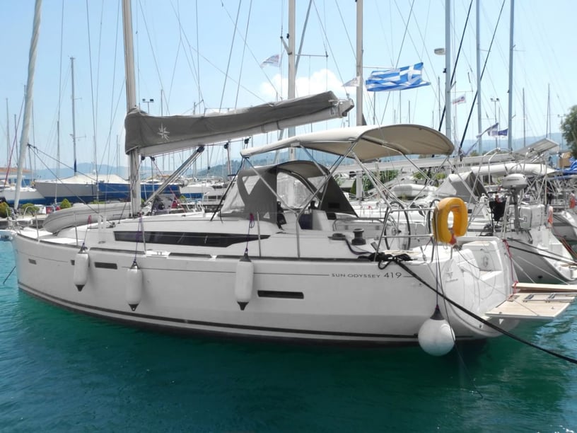Lavrion Voilier Cabine 3  Couchettes 8  Invités 8  12.76 m Numéro de l'annonce: #22722