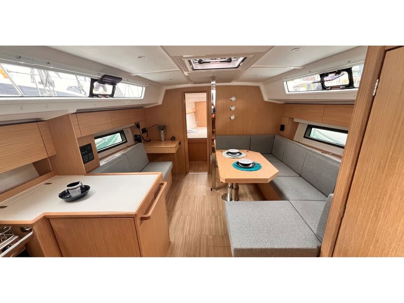 Castiglioncello Barca a vela cabina 3  cuccette 6  6  ospiti 12.38 m Numero dell'inserzione: #22726 2