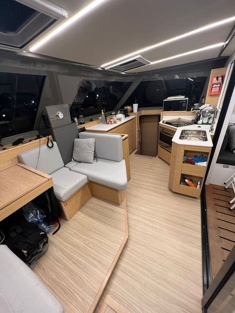 Punat Catamaran Cabine 4  8  slaapplaatsen 8  gasten 11.99 m Lijstnummer: #22731 3