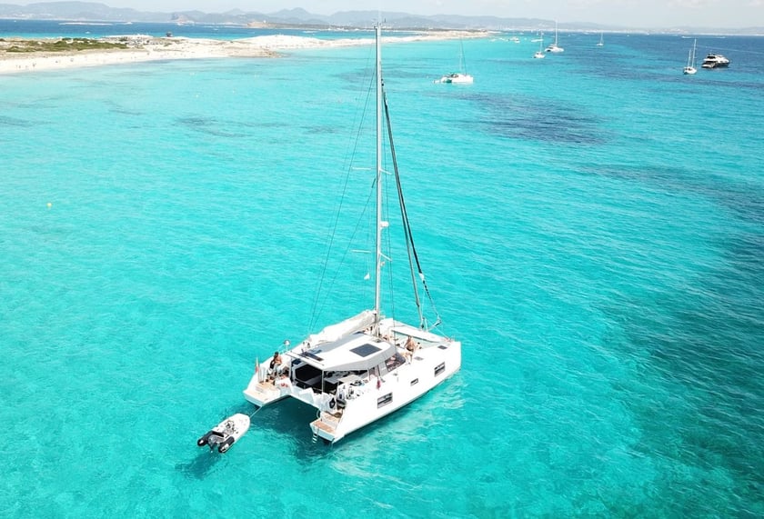 Punat Catamaran 4 cabin 8 berths 8 guests 11.99 m Listing Number: #22731 4