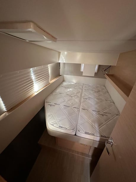 Punat Catamaran Cabine 4  8  slaapplaatsen 8  gasten 11.99 m Lijstnummer: #22731 5