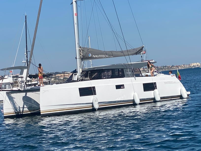 Punat Catamaran Cabine 3  Couchettes 7  Invités 7  11.99 m Numéro de l'annonce: #22731 5