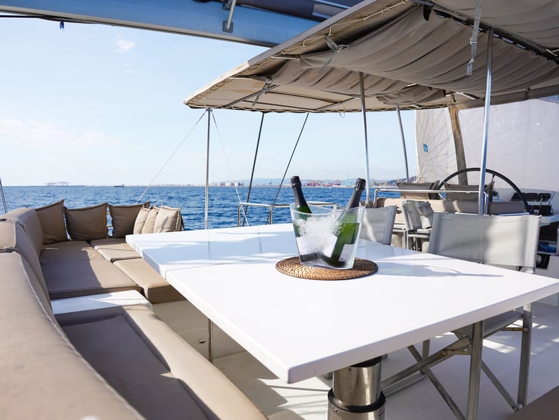 Palma de Majorque Catamaran Cabine 5  Couchettes 10  Invités 10  17.07 m Numéro de l'annonce: #22746 4