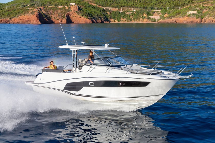 Dubrovnik Motorboat 2 cabin 3 berths 8 guests 10.93 m Listing Number: #22747 3