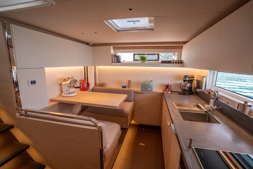 Olbia Catamarán Cabina 5  11  literas 10  invitados 20.55 m Número de anuncio: #22754 3