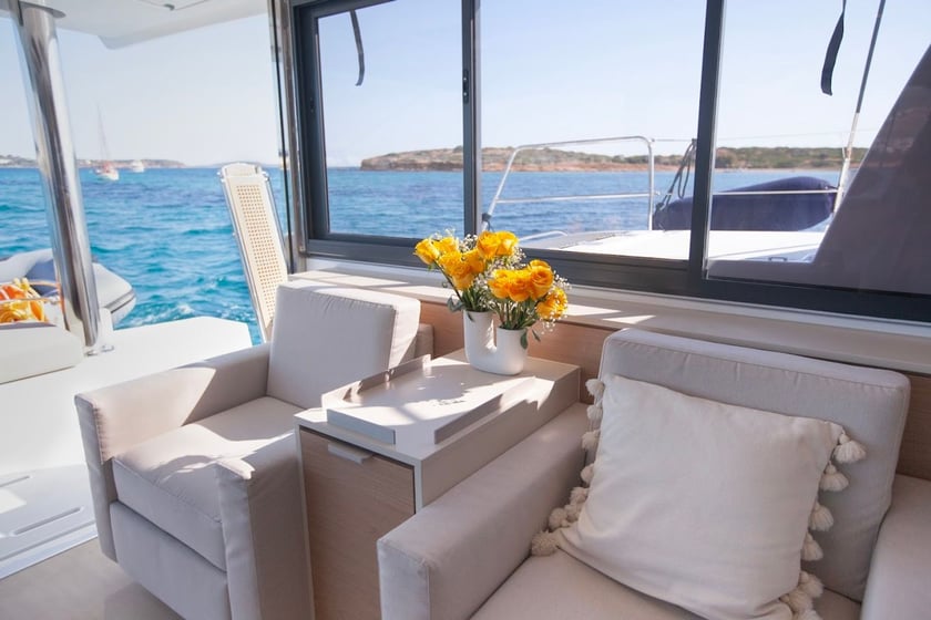 Paros Catamarán Cabina 6  12  literas 11  invitados 14.82 m Número de anuncio: #22776 3