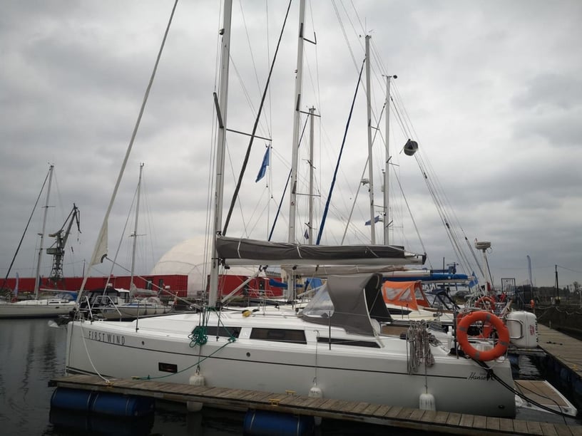 Gdansk Sailboat 3 cabin 8 berths 8 guests 9.99 m Listing Number: #22795 5