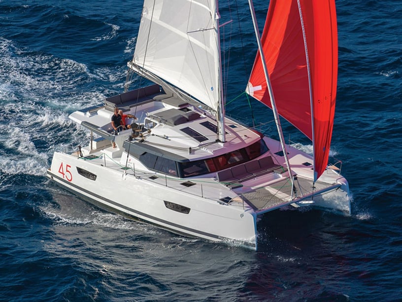 Sibenik Katamaran 6 Kabine 12 Liegeplätze 8 Gäste 13.45 m Nummer des Inserats: #22811