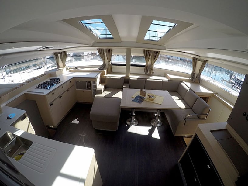 Šibenik Catamarano cabina 6  cuccette 12  8  ospiti 13.45 m Numero dell'inserzione: #22811 2