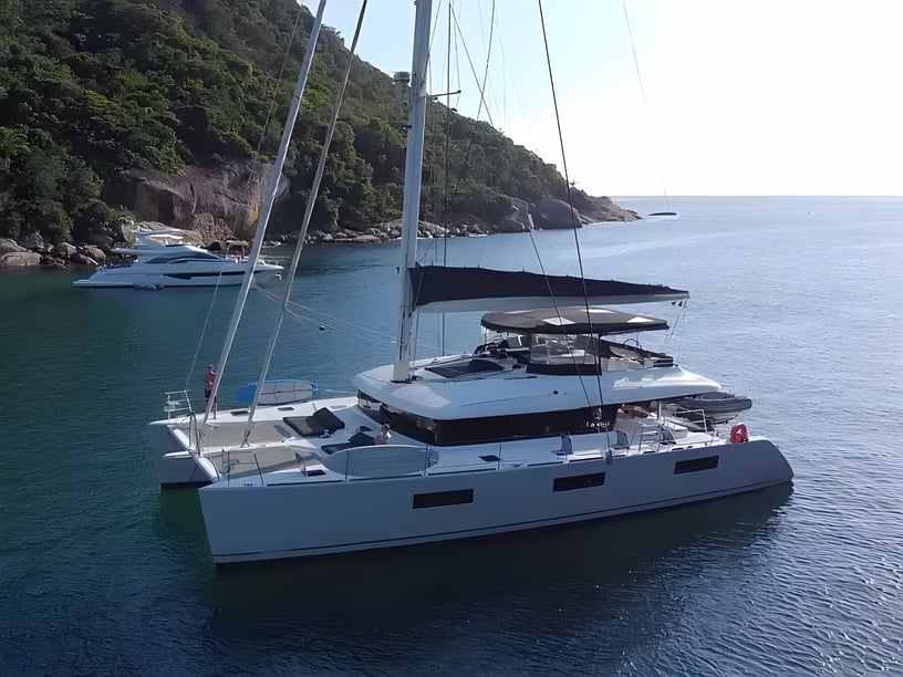 Jacuecanga, Angra dos Reis (RJ) Catamaran Cabine 4  Couchettes 8  Invités 8  18.9 m Numéro de l'annonce: #22814