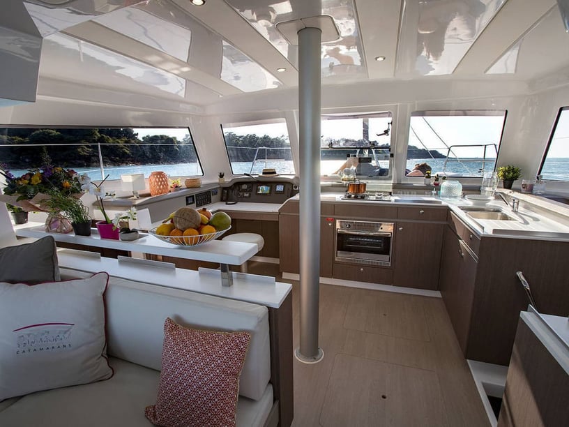 Lefkada Catamaran Cabine 4  Couchettes 12  Invités 10  12.31 m Numéro de l'annonce: #22819 2