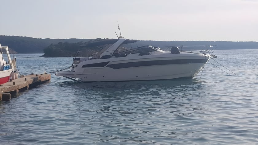 Motorboat 2 cabin 6 berths 6 guests 12.21 m Listing Number: #22823 5