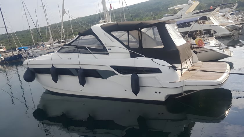 Motorboat 2 cabin 6 berths 6 guests 12.21 m Listing Number: #22823 3