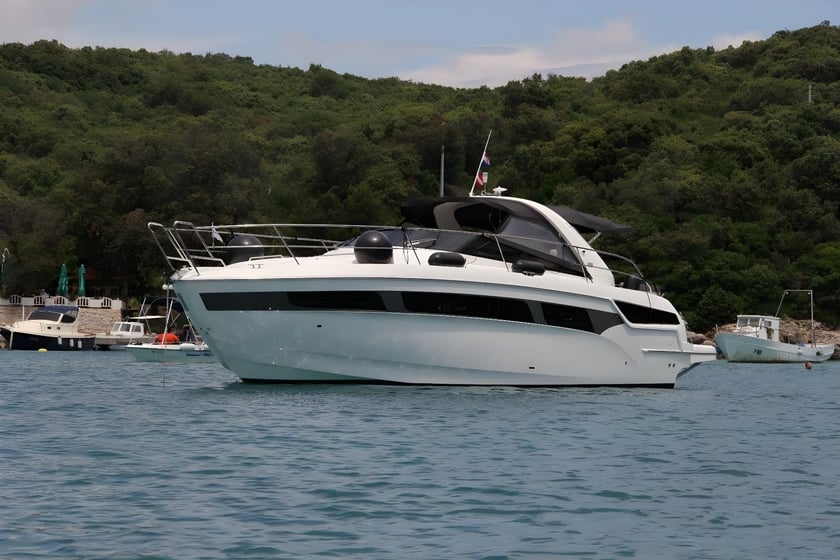 Motorboat 2 cabin 6 berths 6 guests 12.21 m Listing Number: #22823