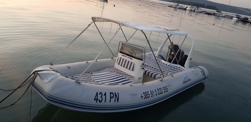 Punat Bateau à moteur   Invités 8  6 m Numéro de l'annonce: #22828 5