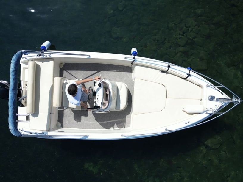 Livorno Motorboot   7 Gäste 5.87 m Nummer des Inserats: #22845 5