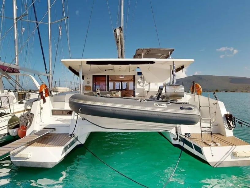Paros Catamaran 5 cabin 10 berths 10 guests 11.93 m Listing Number: #22859