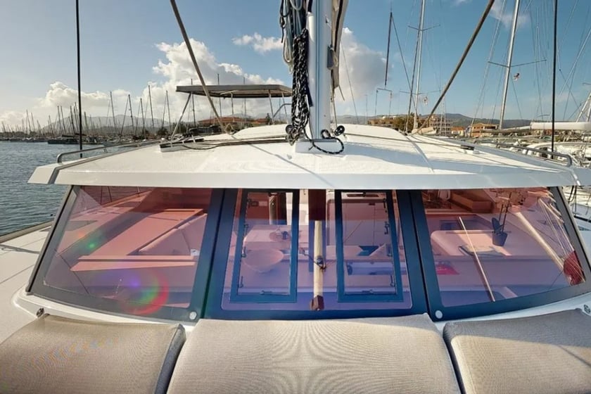 Paros Catamaran 5 cabin 10 berths 10 guests 11.93 m Listing Number: #22859 5