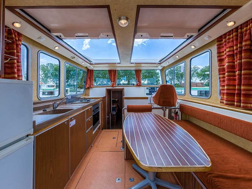 Argens-Minervois Bateau à moteur Cabine 2  Couchettes 6  Invités 6  11.2 m Numéro de l'annonce: #22868 2