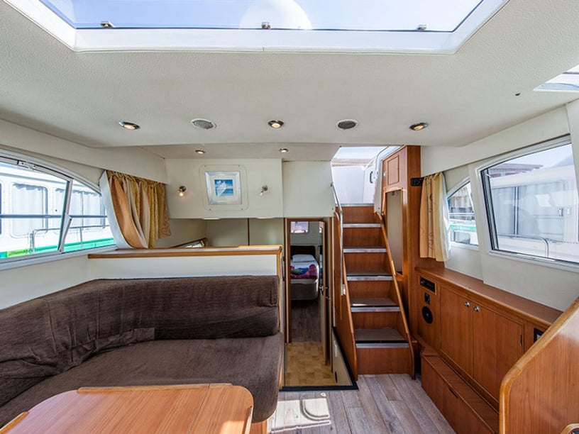 Scey-sur-Saone-et-Saint-Albin Motorboat 2 cabin 4 berths 4 guests 12.95 m Listing Number: #22876 2