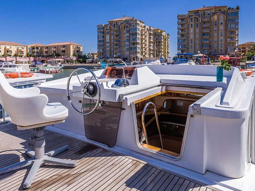 Negra Motorboat 4 cabin 12 berths 12 guests 14.9 m Listing Number: #22890 5