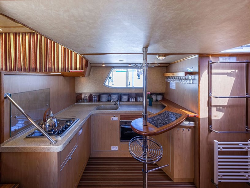 Negra Motorboat 4 cabin 12 berths 12 guests 14.9 m Listing Number: #22890 4