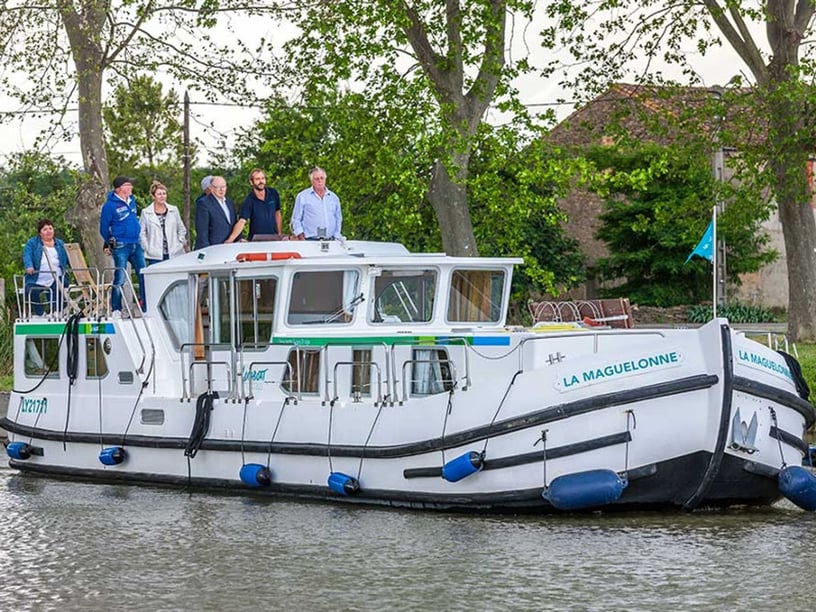 Scey-sur-Saone-et-Saint-Albin Motorboat 4 cabin 12 berths 12 guests 14.9 m Listing Number: #22894