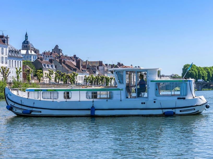 Lattes Bateau à moteur Cabine 3  Couchettes 7  Invités 7  11 m Numéro de l'annonce: #22895
