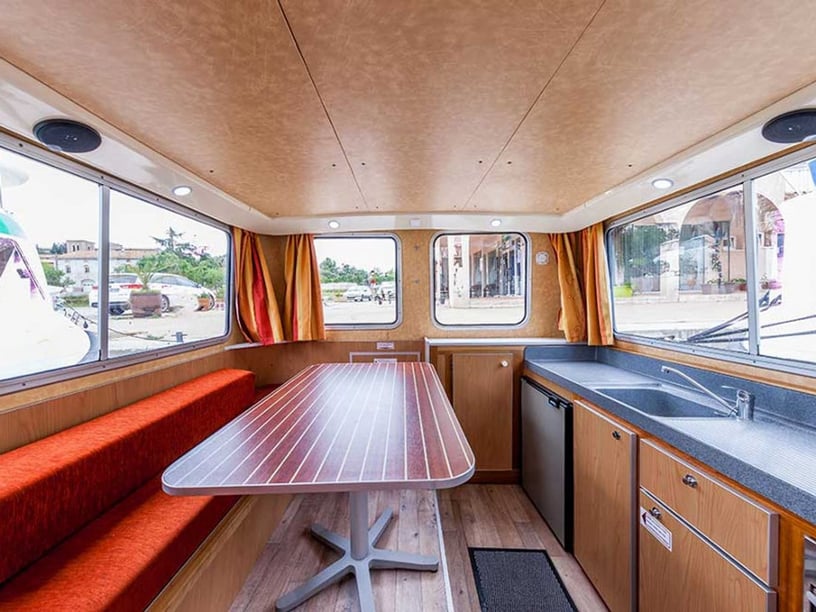 Lattes Bateau à moteur Cabine 3  Couchettes 7  Invités 7  11 m Numéro de l'annonce: #22895 2