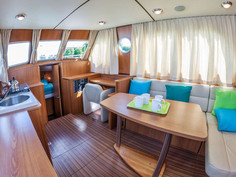 Scey-sur-Saone-et-Saint-Albin Motorboat 2 cabin 6 berths 6 guests 10.7 m Listing Number: #22901 2