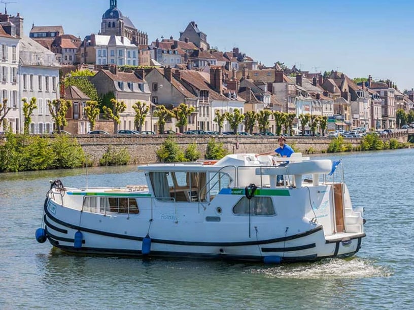 Fürstenberg Motorboat 2 cabin 5 berths 5 guests 10.2 m Listing Number: #22905