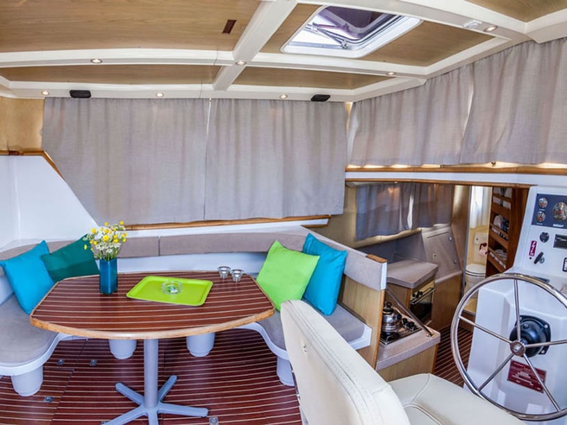 Fürstenberg Motorboat 2 cabin 5 berths 5 guests 10.2 m Listing Number: #22905 2
