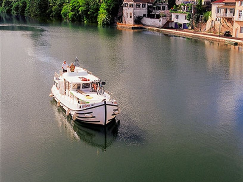 Fürstenberg Motorboat 2 cabin 5 berths 5 guests 10.2 m Listing Number: #22905 3