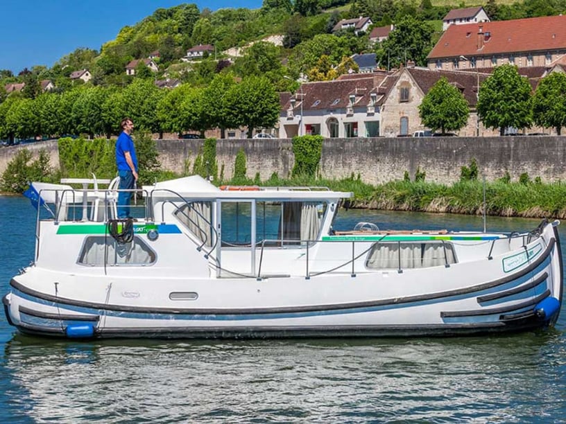 Fürstenberg Motorboat 2 cabin 5 berths 5 guests 10.2 m Listing Number: #22905 5