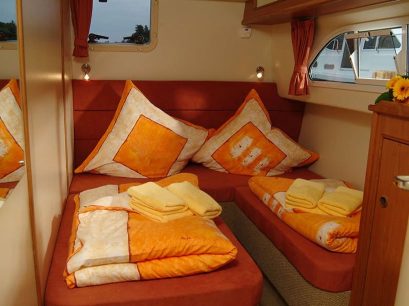Argens-Minervois Motorboat 3 cabin 6 berths 6 guests 12.95 m Listing Number: #22908 5