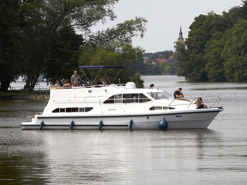 Argens-Minervois Motorboat 3 cabin 6 berths 6 guests 12.95 m Listing Number: #22908 4