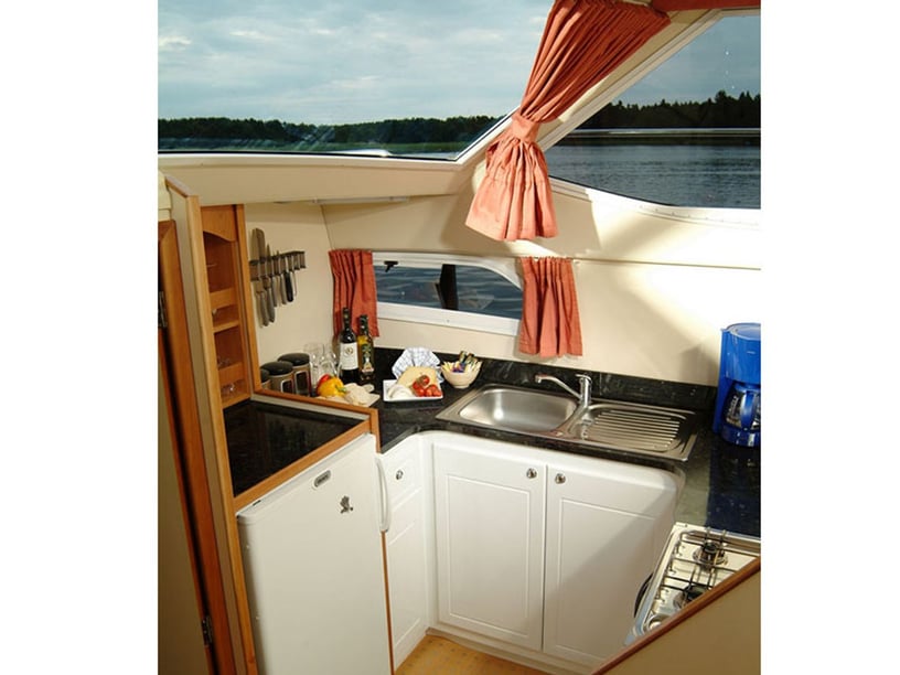 Argens-Minervois Motorboat 3 cabin 6 berths 6 guests 12.95 m Listing Number: #22908 2