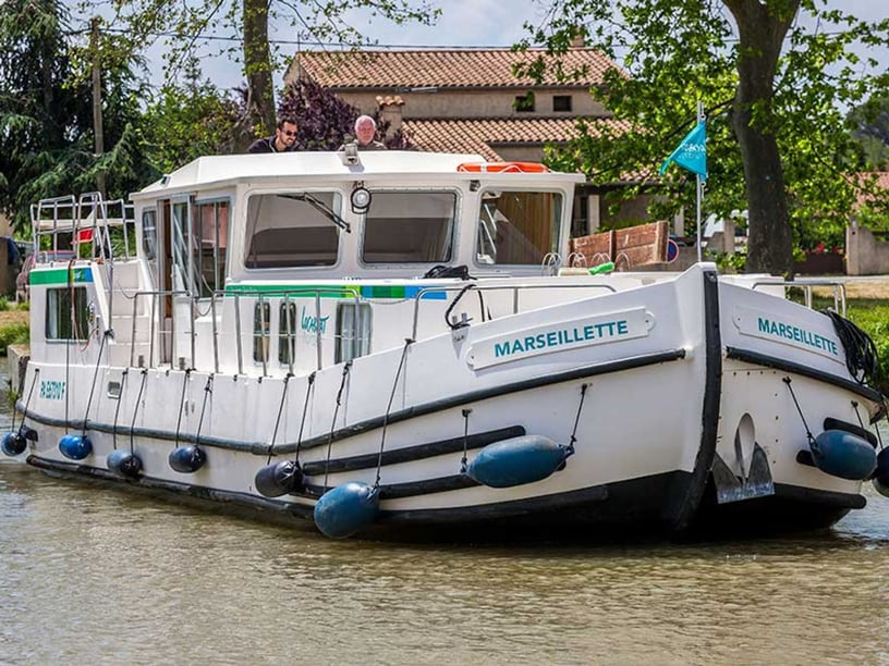 Lutzelbourg Lancha motora Cabina 4  9  literas 9  invitados 14 m Número de anuncio: #22913 3